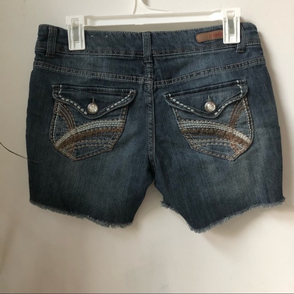 BONOBOS Womans Jeans Frayed Denim Shorts Crystal Encrusted Whiskering Sz 28 - Picture 3 of 10